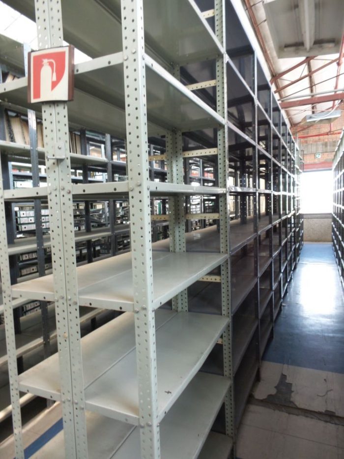Lote 066 Racks - Imagen 20
