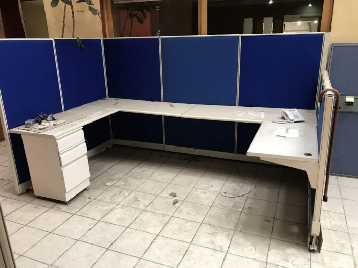 Lote 108 Estación de trabajo para 3 personas - Imagen 2