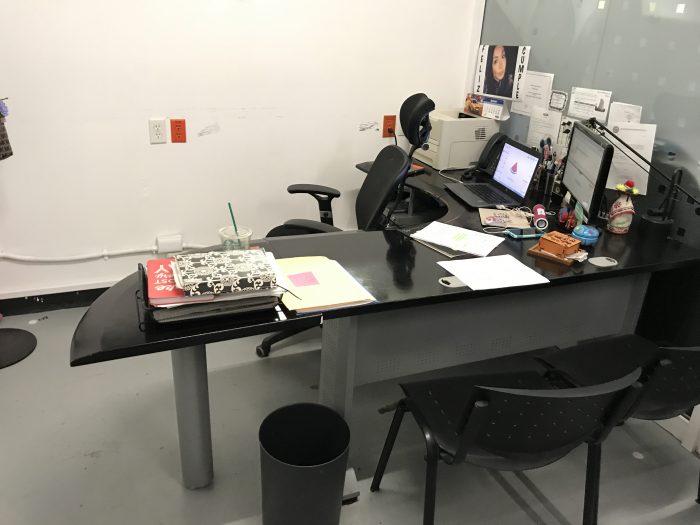 Lote 132 - Escritorio en escuadra madera - Imagen 6