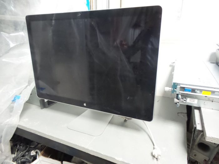 Lote 037 - Monitor Apple LED Cinema Display 24"