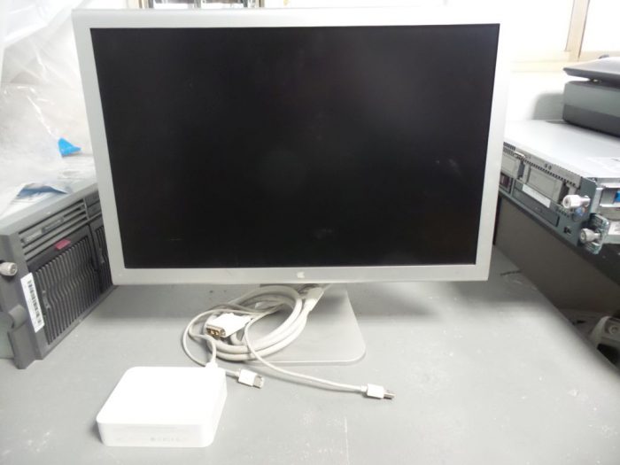Lote 023- Monitor Apple 17"