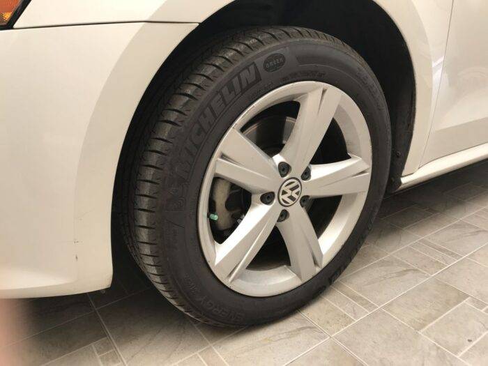 Lote 001 - Automóvil VW Passat Sport año 2014 - Imagen 16
