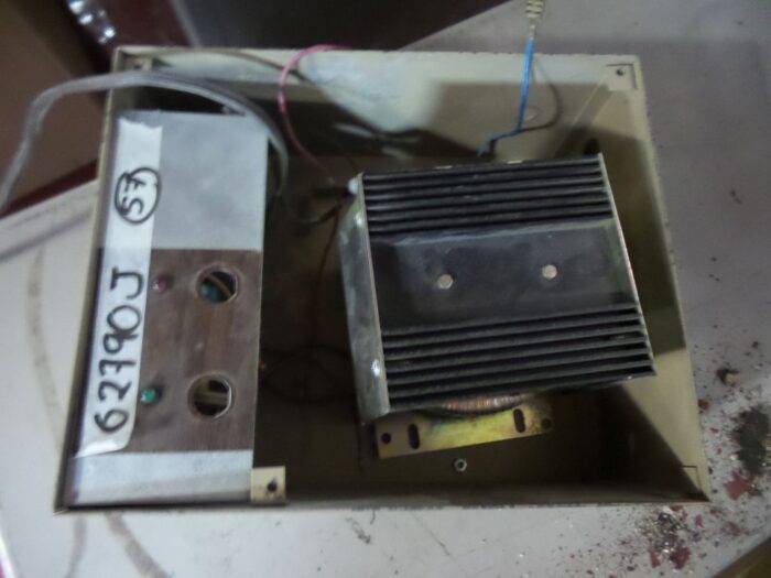 Lote 006 - Equipo eléctrico, UPS Best Power, Gabinetes y Motores - Imagen 157