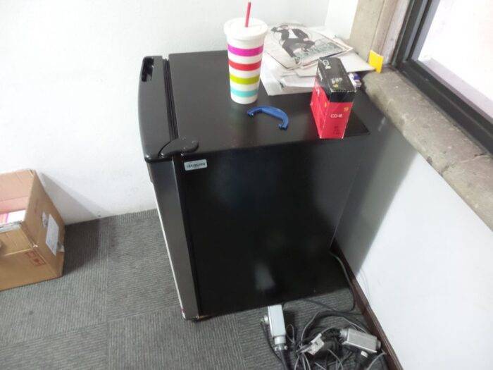 Lote 011 - Frigobar Whirlpool - Imagen 4