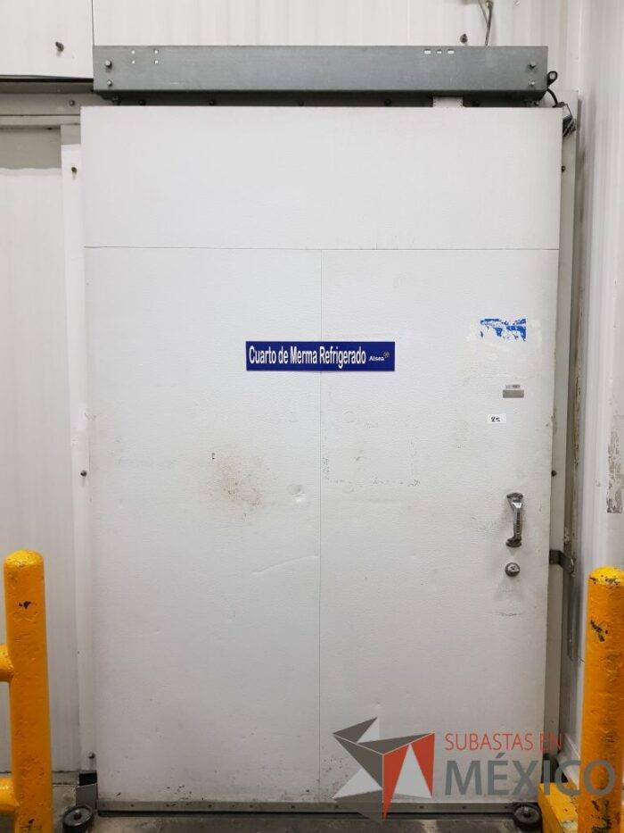 Lote 124 - Puerta Refrigerada corrediza 1.60m Ancho X 2.46m Alto - Imagen 2