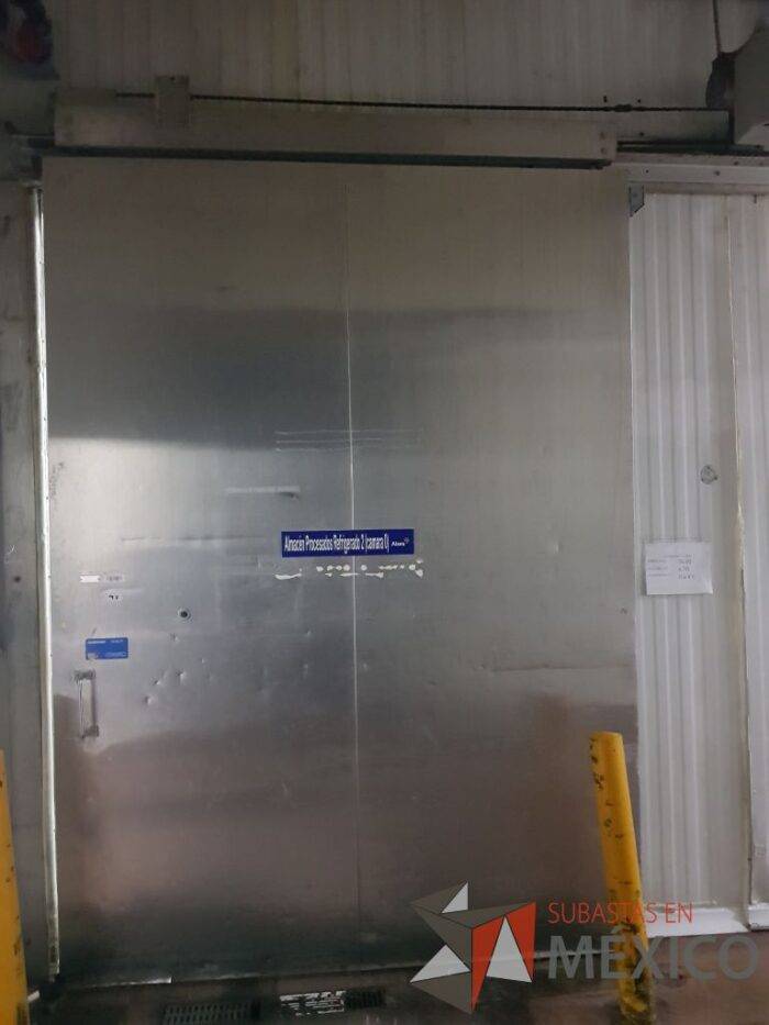 Lote 183 - Puerta Eléctrica no sirve sistema electrico 2.23 Ancho X 3.10 Alto