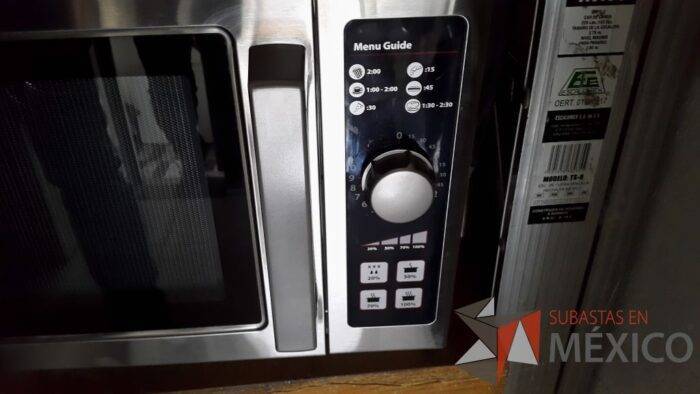 Lote 152 - Horno de microondas marca Amana - Imagen 3