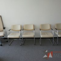 Lote 012 -  4 Sillas de visita y 1 Silla ejecutiva con respaldo alto