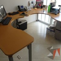 Lote 036 - 2 Escritorios en forma de U con archivero de 3 cajones