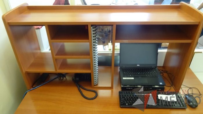 Lote 039 - Escritorio de madera con librero y archivero vertical de 3 cajones - Imagen 3