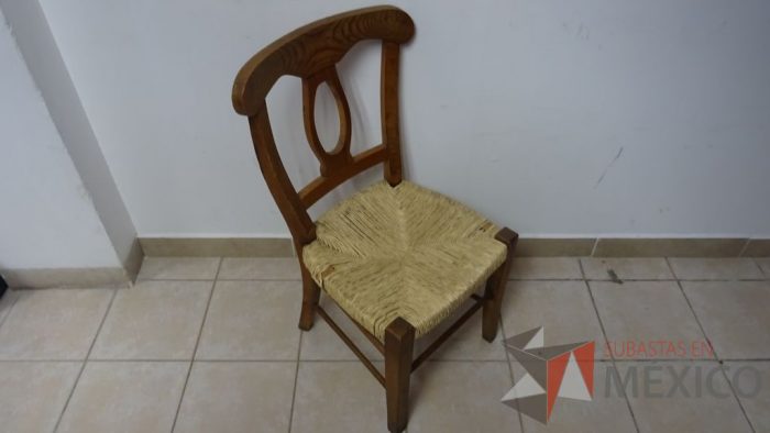 Lote 047 - 13 Sillas de comedor - Imagen 6