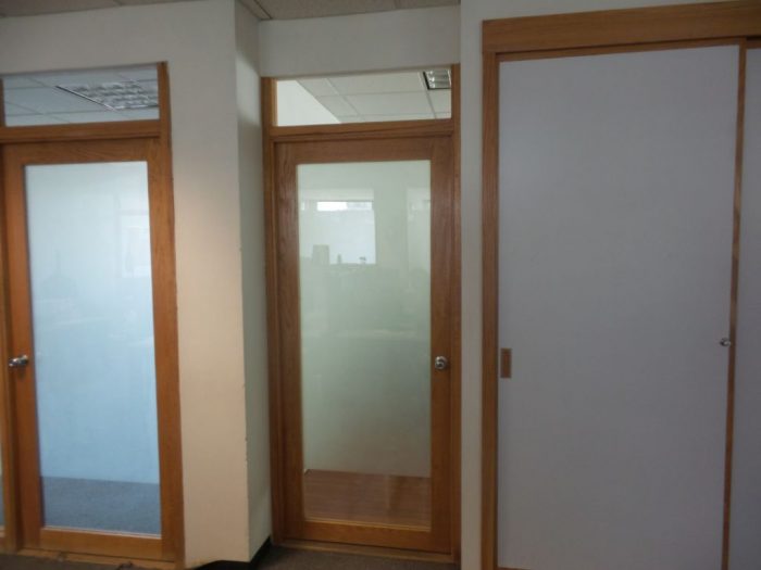 Lote 156 - Puerta de madera con vidrio - Imagen 3
