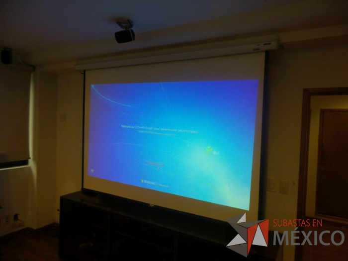 Lote 086 - Pantalla retráctil para proyector - Imagen 2