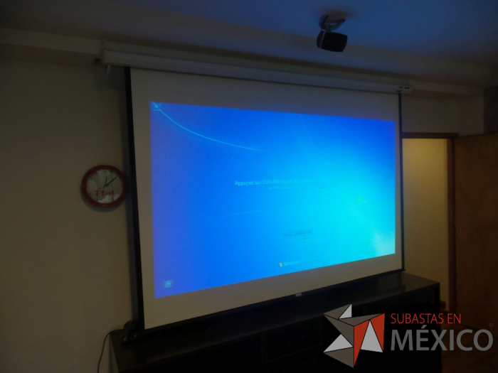 Lote 086 - Pantalla retráctil para proyector - Imagen 4