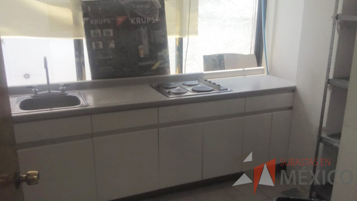 Lote 075 - Cocineta  con Parrilla y Campana marca Teka Modelo C-902, Gabinete con  7 puertas y Tarja - Imagen 11