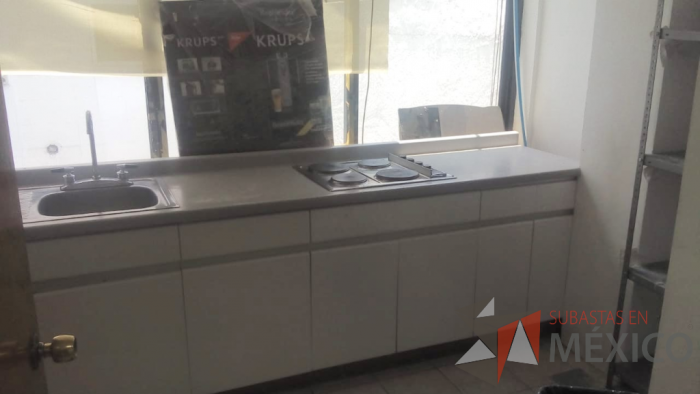 Lote 075 - Cocineta  con Parrilla y Campana marca Teka Modelo C-902, Gabinete con  7 puertas y Tarja - Imagen 12