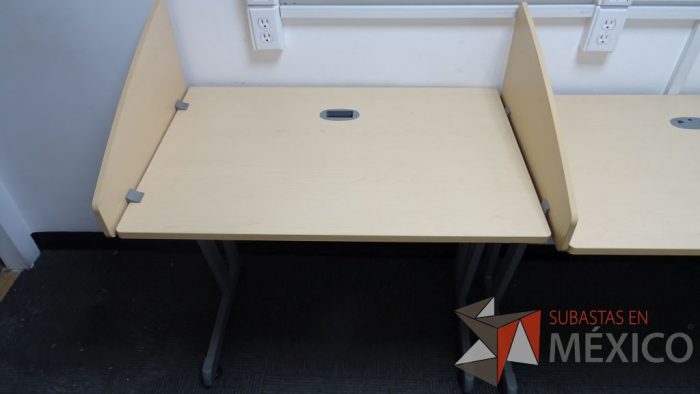 Lote 005 - Estación de trabajo para 3 personas con dos archiveros - Imagen 6
