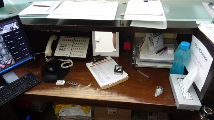 Lote 001 - Recepción de madera con cubierta de vidrio - Imagen 5
