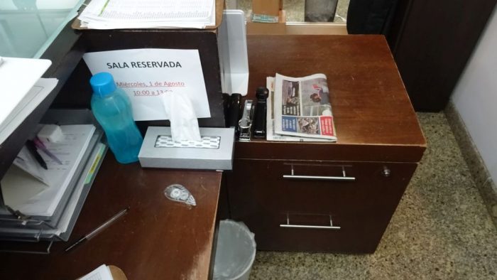 Lote 001 - Recepción de madera con cubierta de vidrio - Imagen 7
