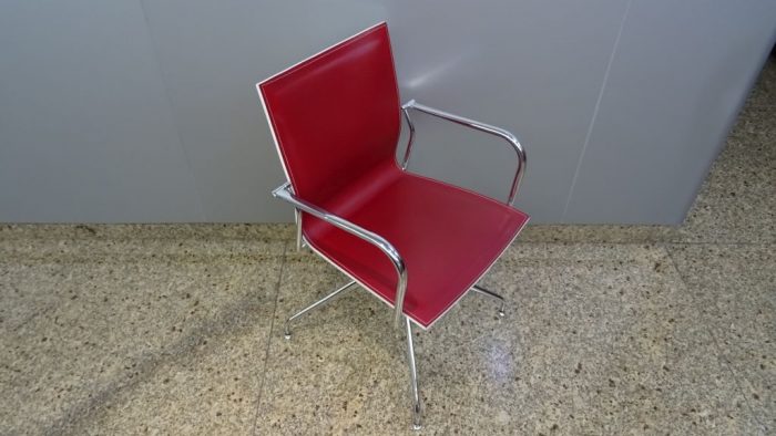 Lote 042 - 4 Sillas de visita fijas con respaldo y asiento tipo piel en color rojo - Imagen 7