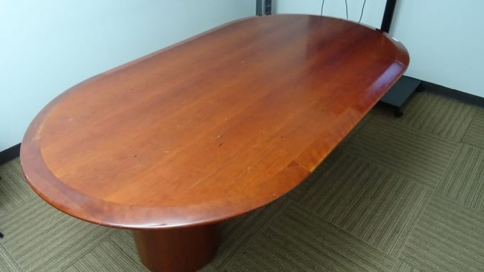 Lote 081 - Mesa para 6 personas en madera para sala de juntas - Imagen 4