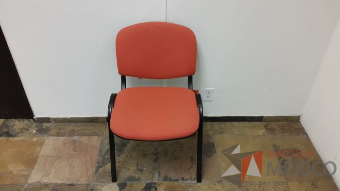 Lote 005 - 6 Sillas de visita fija en color naranja con respaldo y asiento de tela sin descansabrazos