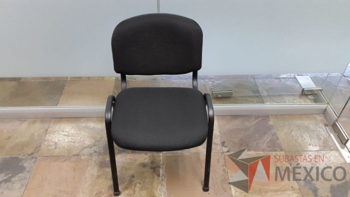 Lote 008 - 11 Sillas de visita fija en color negro con respaldo y asiento de tela sin descansabrazos