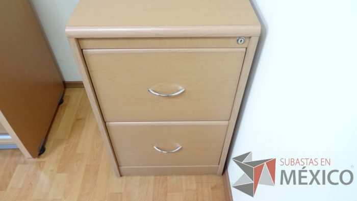 Lote 001 - Oficina ejecutiva, escritorio , gabinete con caja fuerte, credenza con gaveta - Imagen 3
