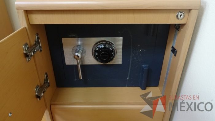 Lote 001 - Oficina ejecutiva, escritorio , gabinete con caja fuerte, credenza con gaveta - Imagen 17