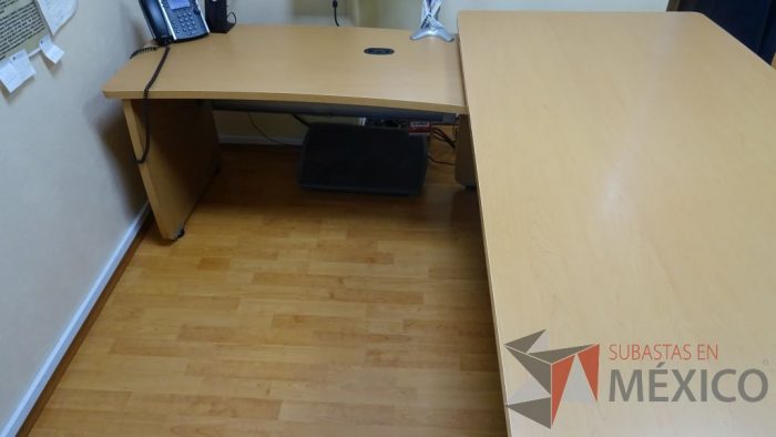 Lote 006 - Oficina ejecutiva, escritorio, archivero, credenza con gaveta - Imagen 5