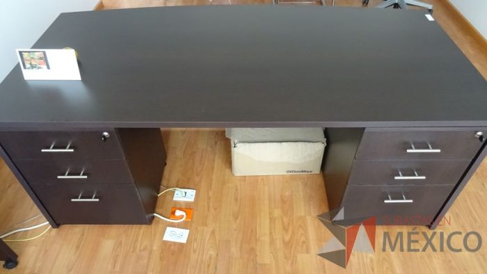 Lote 019 - Oficina de dirección, credenza de madera y 2 sillas de visita - Imagen 5