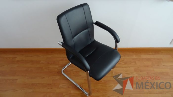 Lote 019 - Oficina de dirección, credenza de madera y 2 sillas de visita - Imagen 12