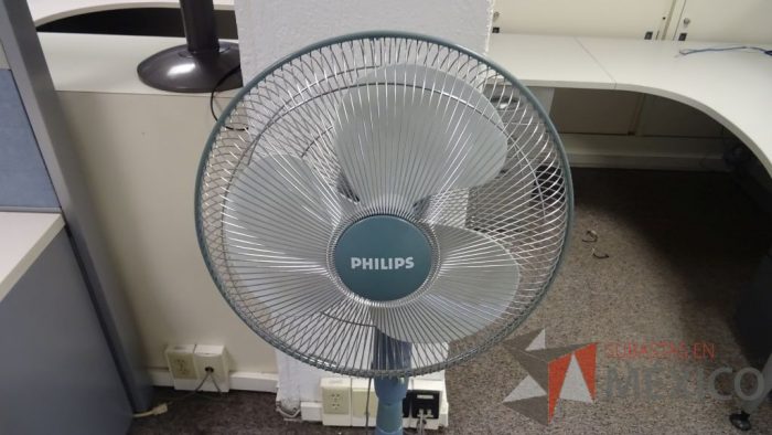 Lote 022 - Ventilador de pie marca Philips - Imagen 4