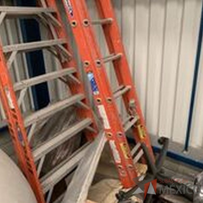 Lote 034 - Escalera de tijera marca Werner de 4.90 metros - Imagen 3
