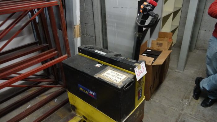 Lote 008 - Patín Hidráulico Eléctrico marca Multilift modelo EP2000 - Imagen 7