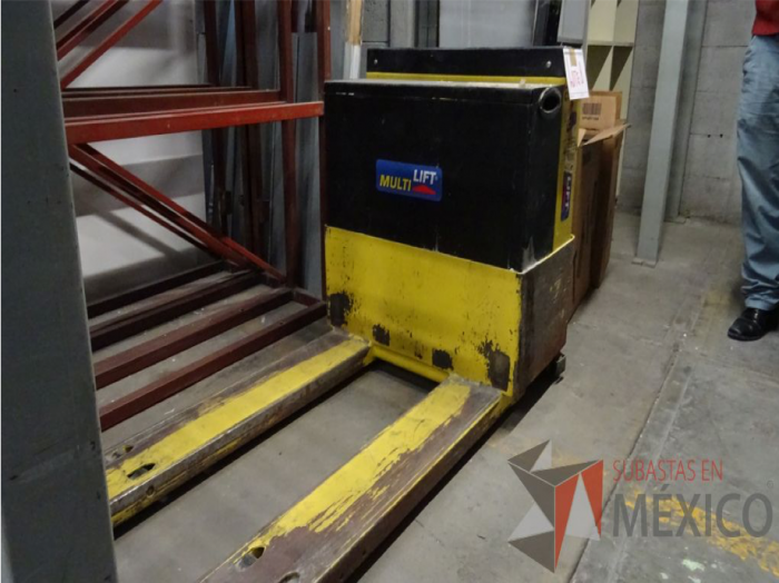 Lote 008 - Patín Hidráulico Eléctrico marca Multilift modelo EP2000