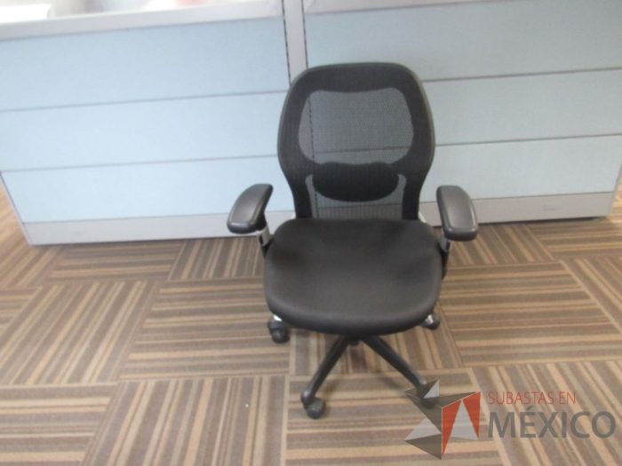 Lote 051 - 5 Sillas ejecutivas con respaldo en malla