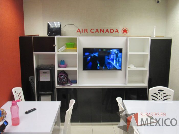 Lote 022 - Mueble para TV con 5 entrepaños y  7 puertas - Imagen 2