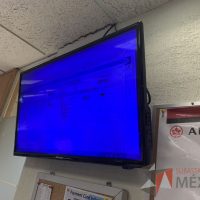 Lote 023 - Pantalla de 32", Hisense