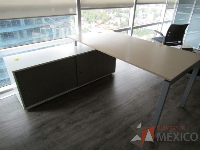 Lote 009 - Escritorio en Escuadra con Credenza - Imagen 2