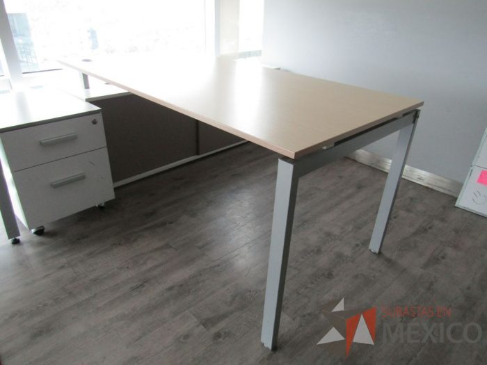 Lote 013 - Escritorio en Escuadra con Credenza - Imagen 2