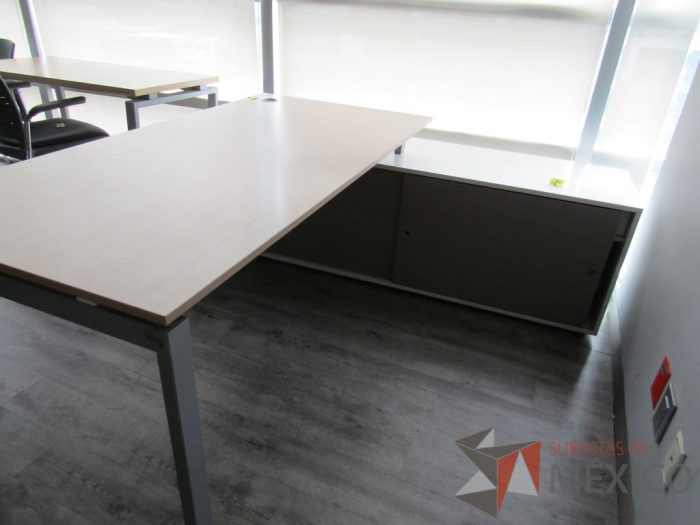 Lote 013 - Escritorio en Escuadra con Credenza - Imagen 3