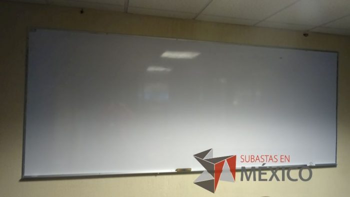 Lote 012 - Pizarrón blanco