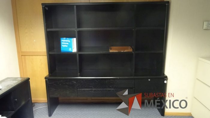 Lote 016 - Credenza con librero