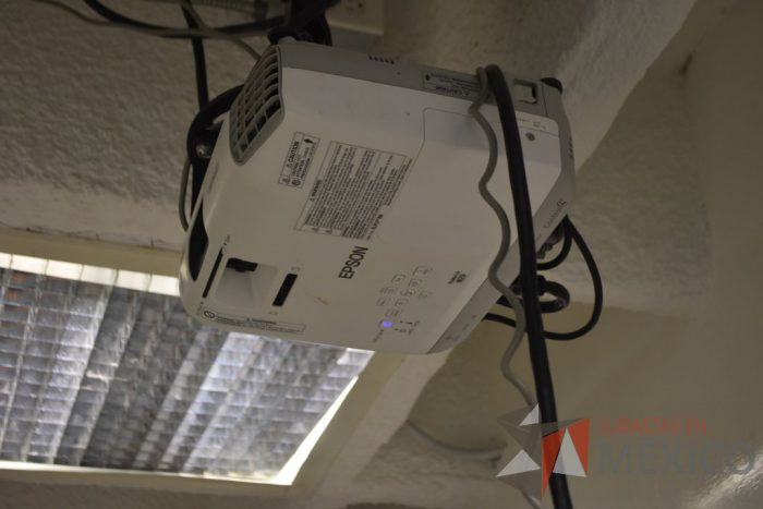 Lote 055 - Proyector Epson PowerLite - Imagen 8