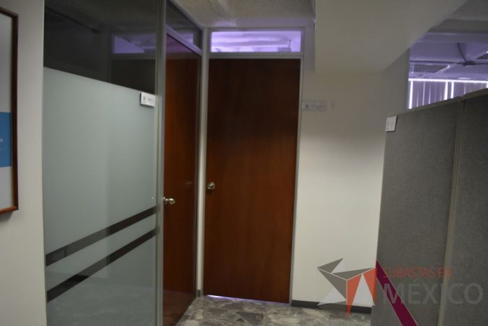 Lote 047 - 4 puertas con cancel y 8 canceles. - Imagen 41