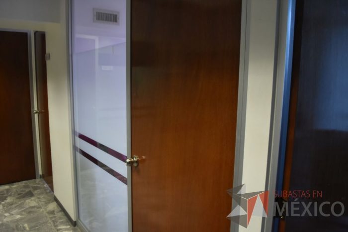 Lote 047 - 4 puertas con cancel y 8 canceles. - Imagen 45
