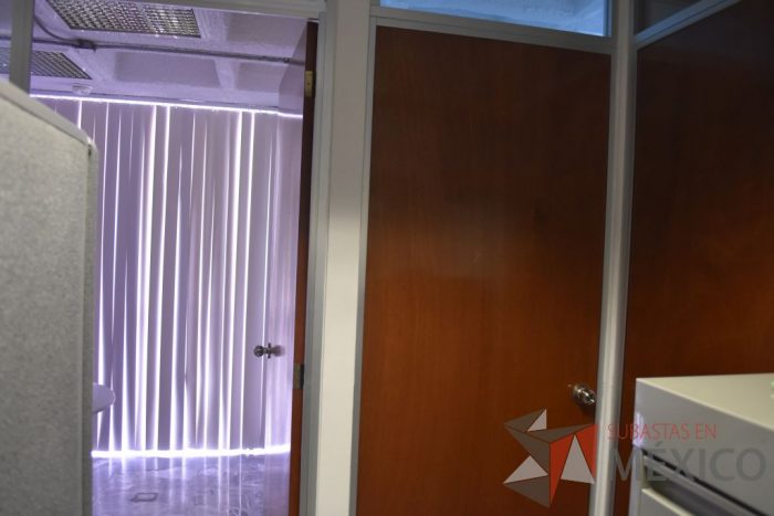 Lote 047 - 4 puertas con cancel y 8 canceles. - Imagen 50