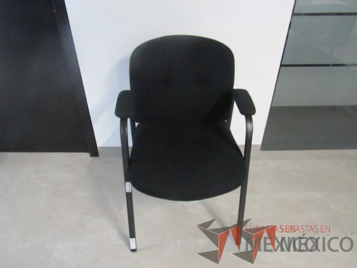 Lote 419 - 11 Sillas fijas, asiento y respaldo en color negro - Imagen 2