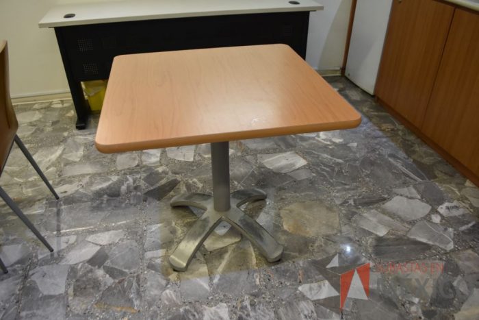 Lote 028 - 2 Mesas y 8 Sillas para Comedor - Imagen 8